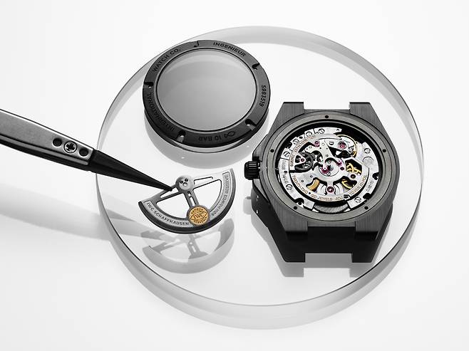 케이스를 블랙 세라믹으로 만든 인제니어 42mm 모델. 사진 IWC 샤프하우젠