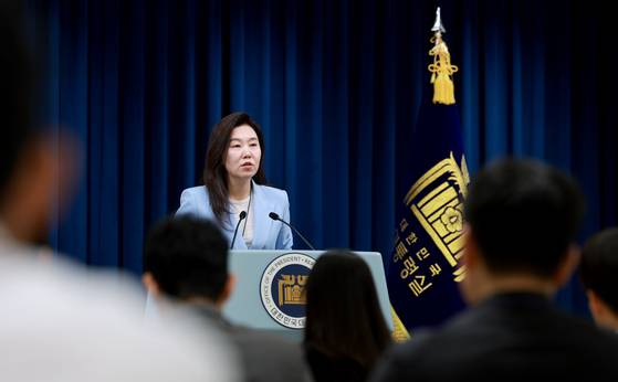 강유정 대통령실 대변인이 지난 13일 서울 용산 대통령실 청사에서 현안 브리핑을 하고 있다. 연합뉴스