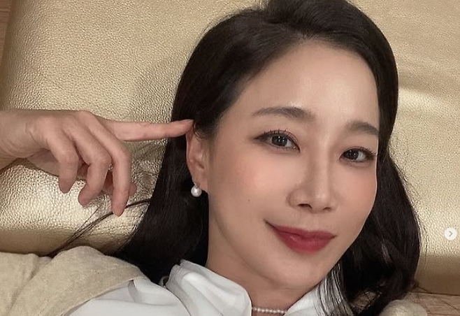 ‘서프라이즈 김태희’로 알려진 배우 김하영이 반려견과 이별을 준비하는 안타까운 마음을 전했다. [사진출처 = 김하영 인스타그램]