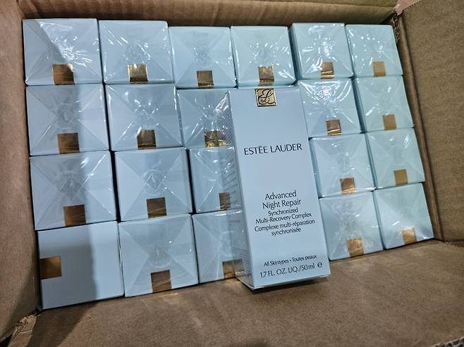 특허청 상표특별사법경찰이 현장에서 압수한 해외 유명브랜드 짝퉁 화장품. 핵심 원료가 없는 상품을 정가보다 훨씬 싼 가격에 판매했다. [사진=특허청]