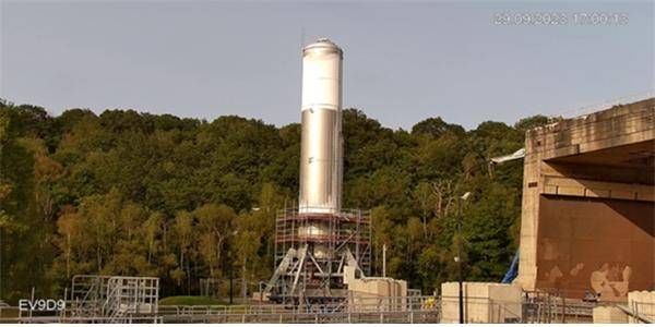 유럽우주국(ESA)의 재사용 로켓 추진체 ‘테미스(Themis)’ ESA는 ‘테미스(Themis)’ 프로젝트를 통해 재사용 가능한 로켓 추진체를 개발 중이다. 발사 비용 절감과 우주 접근성 향상이 목표이며, 프랑스, 독일 등이 참여한다. ‘테미스’는 메탄 연료 1단 추진체로, ‘프로메테우스’ 엔진을 장착해 수직 이착륙 시험을 앞두고 있다. 첫 시험은 2024년 예정이었으나 2025년으로 연기됐다.  [출처 : 유럽우주국 누리집]