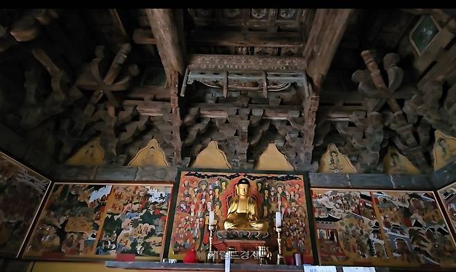 영산전 목불좌상, 영산회상도, 팔상도