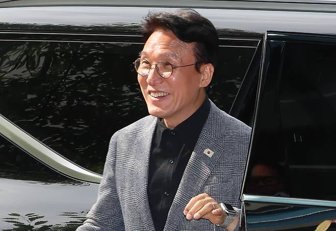 김민석 국무총리 후보자가 18일 서울 종로구 통의동 금융감독연수원에 마련된 청문회 준비단 사무실로 출근하고 있다. [연합]