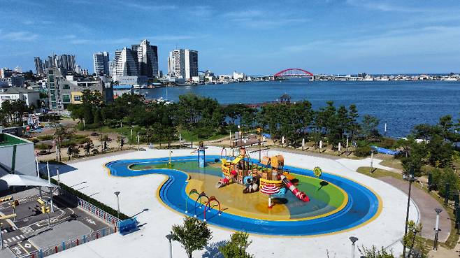 청초호 물놀이터 전경. 속초시 제공