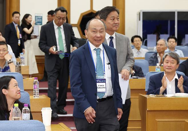 프랜시스 후쿠야마 스탠포드대 정치학과 교수가 19일 서울 여의도 국회 의원회관에서 열린 '한국과 미국, 민주주의 도전과 과제' 포럼에 참석하고 있다. 연합뉴스