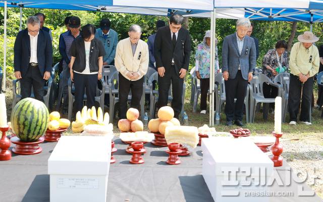 ▲함평군이 한국전쟁 당시 군경에 의해 희생된 민간인 유해를 수습하고 있다ⓒ함평군
