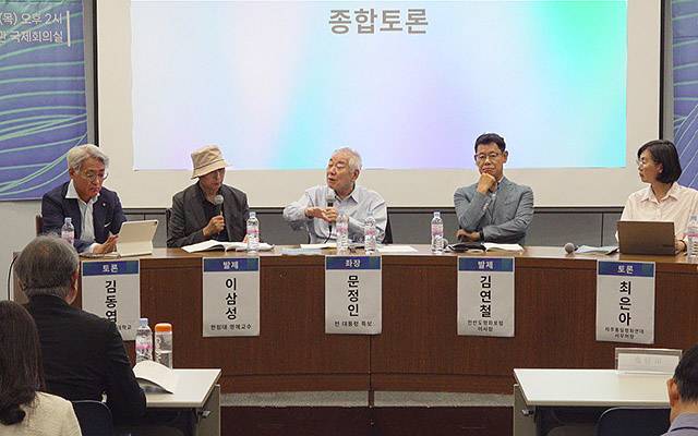 ▲ 18일 김대중 도서관 국제회의실에서 자주통일평화연대와 더불어민주당 이용선‧송재봉 의원, 조국혁신당 김준형 의원, 진보당 정혜경 의원 및 국회 외평포럼이 공동으로 '한반도 평화를 위한 새 정부의 역할'을 주제로 한 6.15 선언 25주년 심포지엄을 개최했다. ⓒ자주통일평화연대