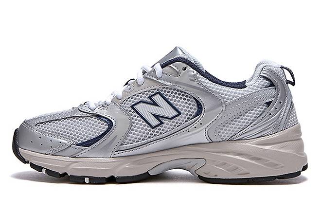 2021년 대세템으로 떠오른 뉴발란스 530 | 무신사