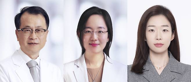 사진 왼쪽부터&nbsp;서울대병원 가정의학과 윤영호 교수, 교육인재개발실 윤제연 교수, 한국외대 투어리즘&웰니스학부 정주연 교수