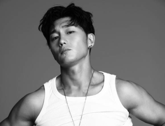 중국 배우 사원정(스위엔팅·史元庭)이 등산 동반 서비스 아르바이트를 하고 있다. 사원정 SNS