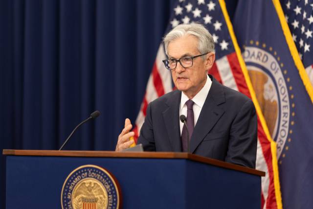 제롬 파월 미국 연방준비제도(Fed·연준) 의장이 18일(현지 시간) 워싱턴DC 연준 사옥에서 열린 6월 연방공개시장위원회(FOMC) 기자회견에서 언론의 질문에 답하고 있다. 신화연합뉴스