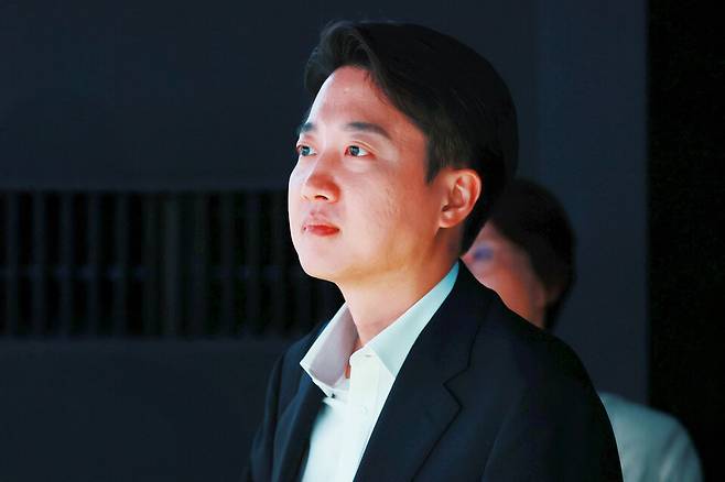 18일 서울 강남구 코엑스에서 열린 2025 메타버스 엑스포에서 이준석 개혁신당 의원이 부스를 둘러보고 있다. ⓒ연합뉴스