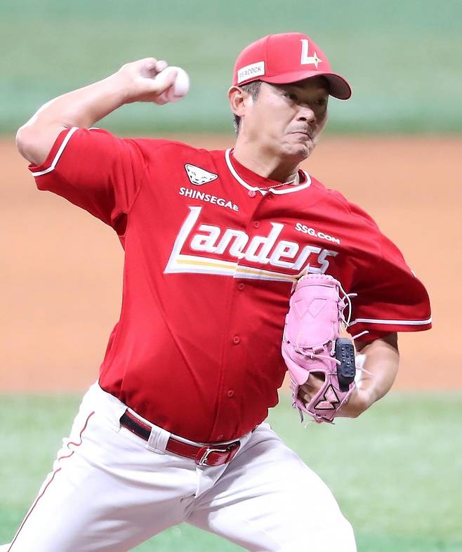 SSG 노경은은 17일 고척 키움전에서 KBO리그 30번째 600경기 출전 기록을 달성했다. 그는 이를 발판삼아 700경기 출전에도 도전장을 던졌다. 사진제공|SSG 랜더스