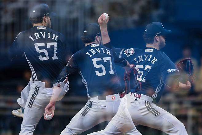 두산 베어스 외국인 투수 콜어빈의 연속 투구 동작 모습. /사진=두산 베어스 제공