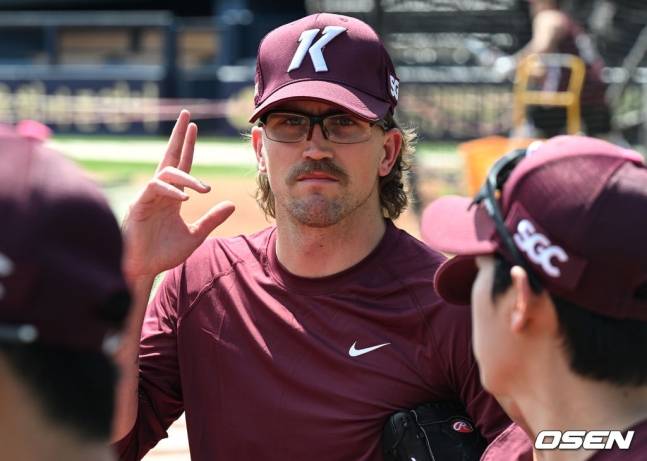 지난 14일 잠실 두산전에서 훈련을 하고 있는 웰스.