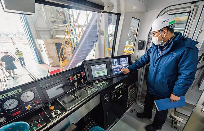 2021년 서울교통공사는 지하철 객차 내 CCTV 실시간 모니터링을 위해서는 막대한 예산이 필요하다고 주장했지만 이는 사실과 달랐다.[사진｜뉴시스]