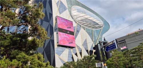 서울시청 벽면 전광판 [코바코 리포트 캡처. 재판매 및 DB 금지]