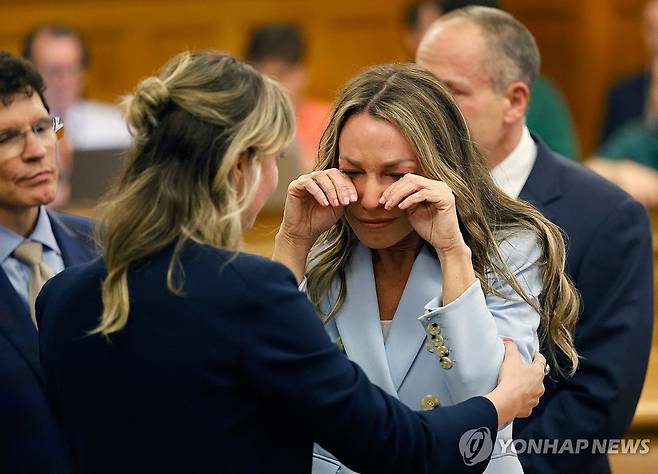 18일 무죄 평결 듣고 눈물 흘리는 캐런 리드 [Greg Derr/The Patriot Ledger/AP=연합뉴스. 재판매 및 DB 금지]