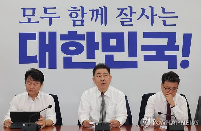 정책조정회의 발언하는 김병기 원내대표 (서울=연합뉴스) 류영석 기자 = 더불어민주당 김병기 당대표 직무대행 겸 원내대표가 19일 서울 여의도 국회에서 열린 정책조정회의에 참석해 발언하고 있다. 2025.6.19 ondol@yna.co.kr