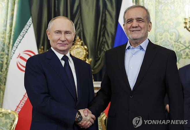 올해 초 만난 푸틴 러시아 대통령과 마수드 페제시키안 이란 대통령 [AP=연합뉴스]