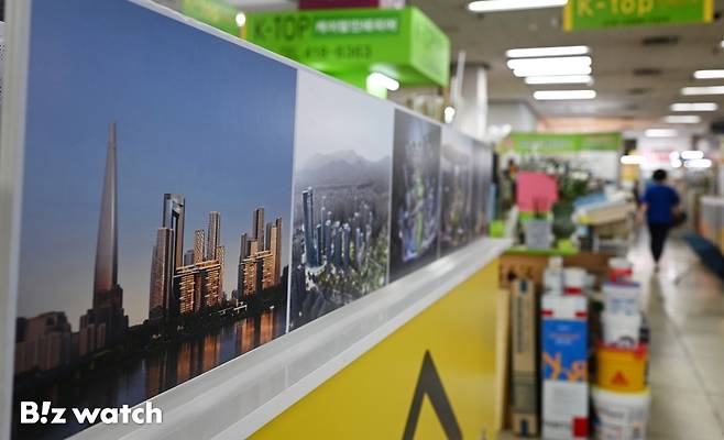 서울 송파구 잠실주공5단지가 공공임대 785가구를 포함한 총 6387가구의 대단지 랜드마크로 조성될 예정이다. 사진은 20일 주공5단지 상가 모습./사진=이명근 기자 qwe123@