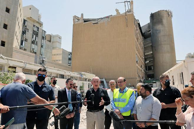 19일(현지시간) 베냐민 네타냐후 이스라엘 총리가 이란 미사일로 피해를 입은 이스라엘 남부 베르셰바 소로카 병원을 방문했다. (사진=AFP)
