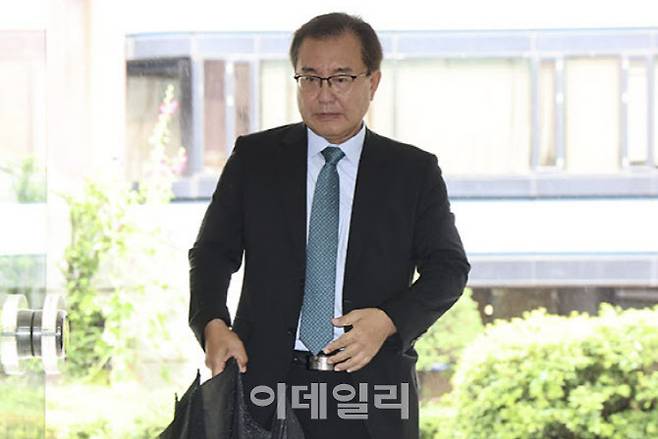 순직 해병 수사 방해 의혹 사건을 수사하는 이명현 특별검사가 20일 서울 서초구 사무실로 출근하고 있다. (사진=연합뉴스)