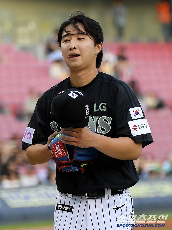 19일 잠실구장에서 열린 LG 트윈스와 NC 다이노스의 경기. LG 최채흥이 숨을 고르고 있다. 잠실=박재만 기자 pjm@sportschosun.com/2025.06.19/