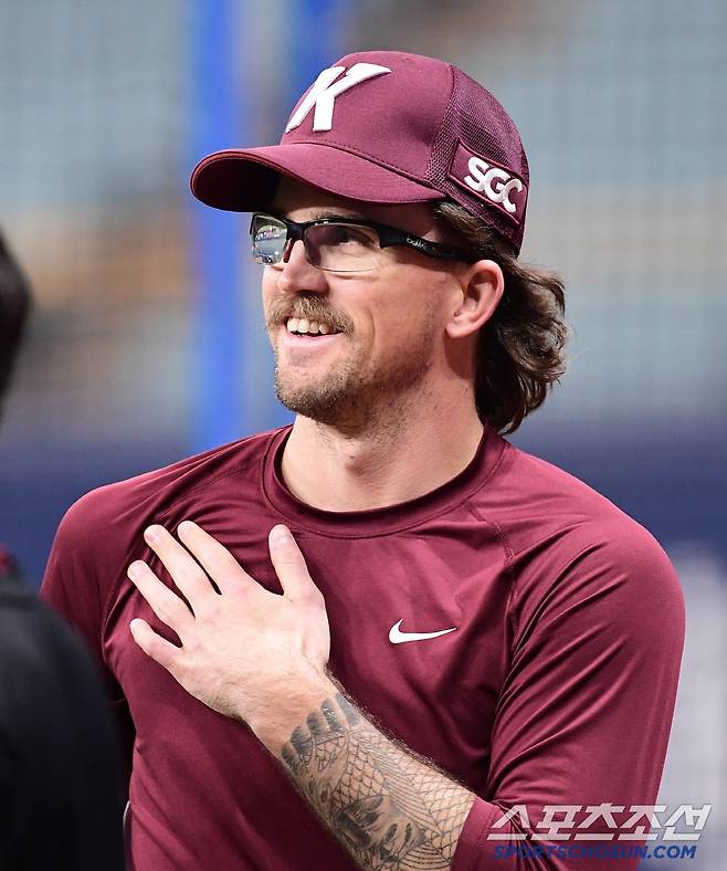 19일 서울 고척돔에서 열리는 키움과 SSG 경기. 동료들과 함께 몸을 풀고 있는 키움 웰스. 고척=송정헌 기자songs@sportschosun.com/2025.06.19/