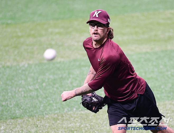 고척돔 적응 훈련하는 키움 웰스.