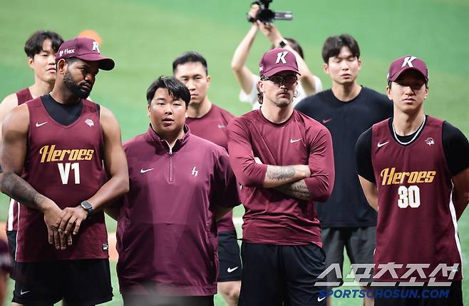 영웅군단에 합류한 웰스.