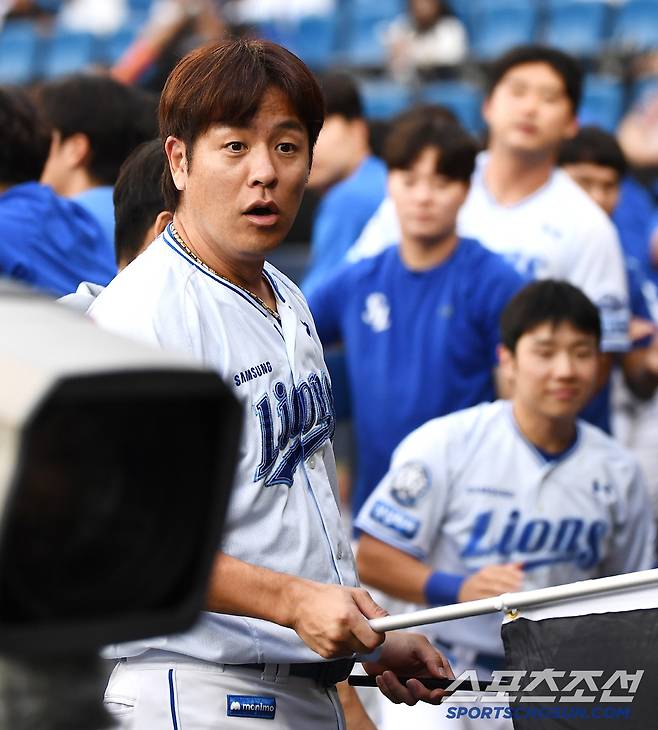 만루홈런을 치고 들어온 박병호를 강민호가 꾸짖고 있다. 대구=정재근 기자 cjg@sportschosun.com