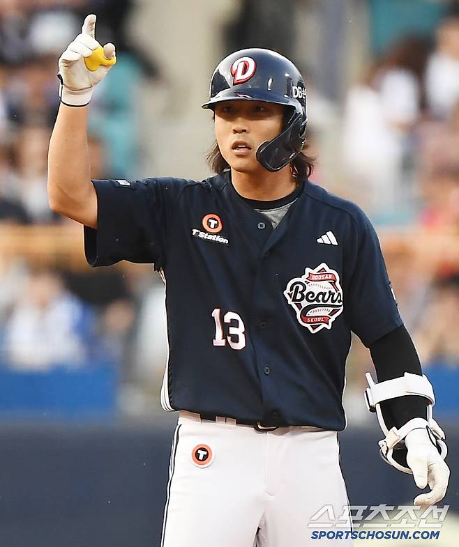 18일 대구 라이온즈파크에서 열린 두산-삼성전. 3회초 2사 이유찬이 2루타를 친 후 기뻐하고 있다. 대구=정재근 기자 cjg@sportschosun.com/2025.6.18/