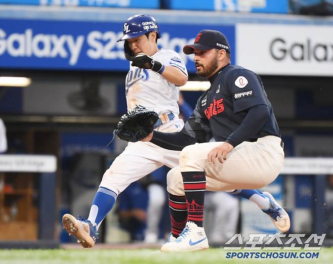 27일 대구 라이온즈파크에서 열린 롯데-삼성전. 2회말 2사 2, 3루 김성윤 타석. 감보아의 폭투 때 김지찬이 득점하고 있다. 대구=정재근 기자 cjg@sportschosun.com/2025.5.27/