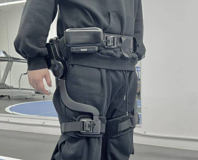 기자가 엔젤슈트(SUIT) H10를 착용한 모습 (사진=지디넷코리아 신영빈 기자)