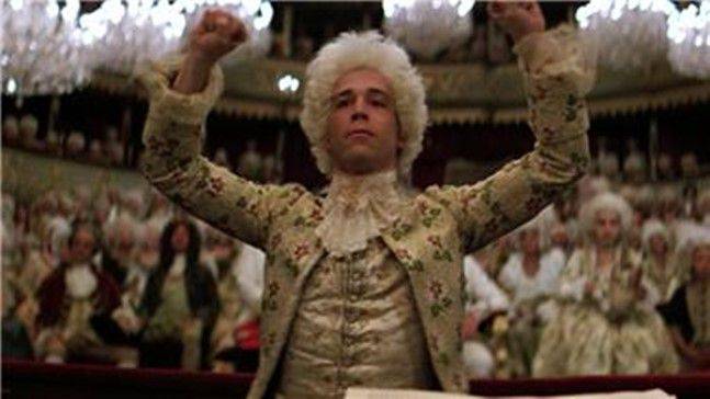 ‘아마데우스’에서 악단을 지휘하는 얄미운 감성 천재, 모차르트 님. ⓒ