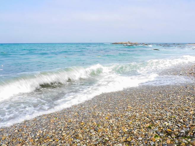 몽돌이 가득한 몽돌소리길.