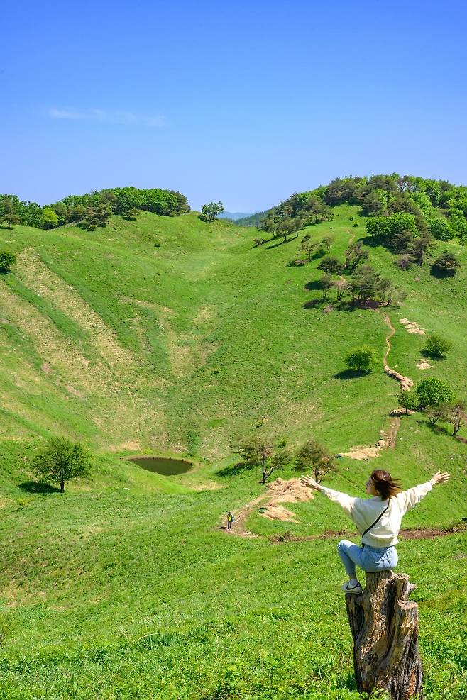사진 명소로 부상한 민둥산 돌리네.