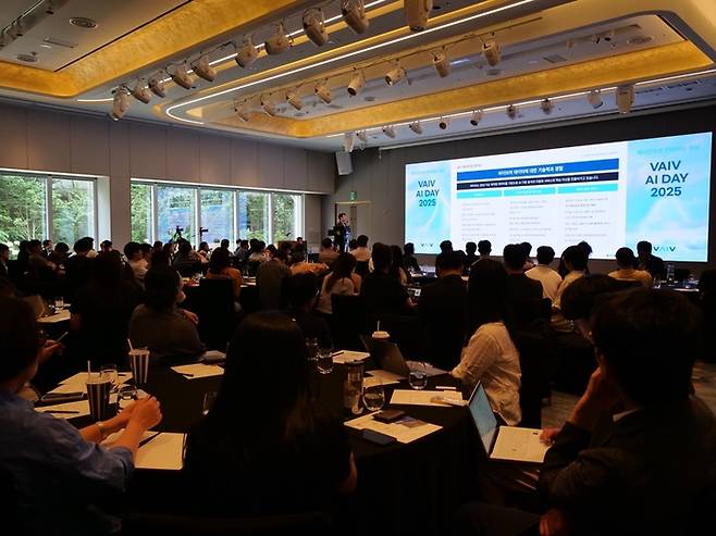 지난 19일 서울 마포구 서울 호텔나루 엠갤러리에서 열린 VAIV AI DAY 2025 행사 현장 모습. [사진=바이브컴퍼니 제공]