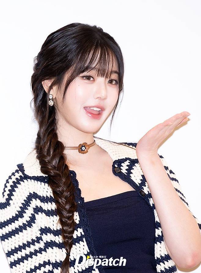 6aa77815-197a-45f8-b8e2-1fb2d149084f.jpg 오늘자 미우미우 아이브 장원영 기사사진