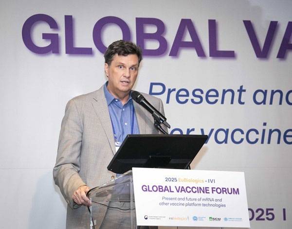 모더나 로버트 패리스 부사장이 발표를 진행하고 있다./사진=모더나코리아 제공