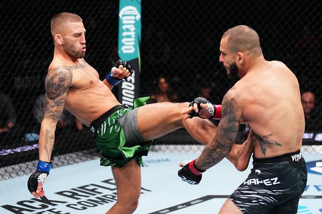 오반 엘리엇(왼쪽). 사진=UFC