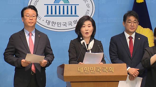 기자회견하는 국민의힘 곽규택 김희정 배준영 의원