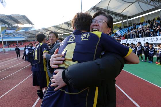 이재명 대통령의 프로축구 성남 구단주 시절. [사진 프로축구연맹]