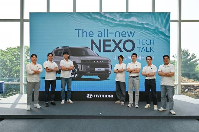 (왼쪽부터) MLV총합시험팀 이재훈 책임연구원, 수소전기차성능시험팀 이조영 책임연구원, 전동화시스템설계팀 전성배 책임연구원, FC시스템설계1팀 박훈우 책임연구원, FC제어개발1팀 정재권 책임연구원, MLV프로젝트2팀 정현준 연구원, MLV프로젝트2팀 김호중 책임연구원. 사진=현대차