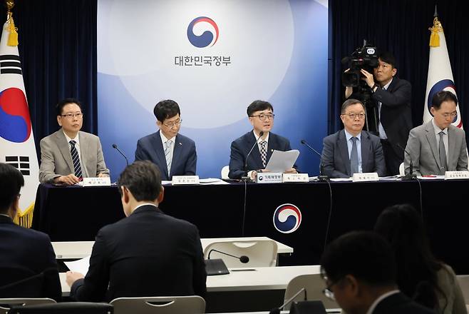 임기근 기획재정부 2차관이 20일 서울 종로구 정부서울청사에서 2024년도 공공기관 경영평가 결과에 대해 브리핑하고 있다. 사진=연합뉴스