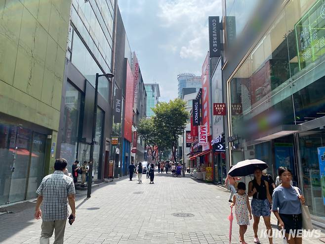 19일 서울 명동 관광지 거리의 모습. 빈 상가가 많다. 심하연 기자