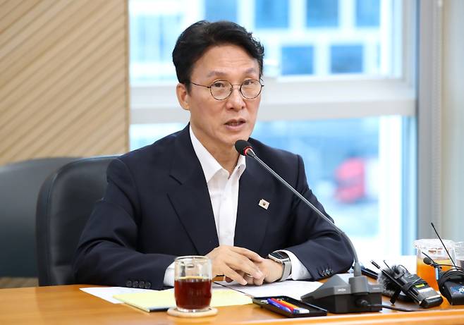 김민석 국무총리 후보자가 20일 대구 수성구 대구디지털혁신진흥원에서 열린 인공지능 전환(AX) 연구거점 조성을 위한 경청 간담회에서 모두발언하고 있다. 연합뉴스