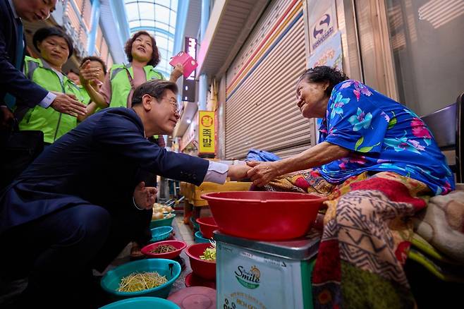 이재명 대통령이 20일 울산 울주군 언양알프스시장을 방문하고 있다. 대통령실 제공
