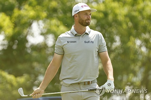 코스를 응시하는 윈덤 클라크. 사진[EPA=연합뉴스]